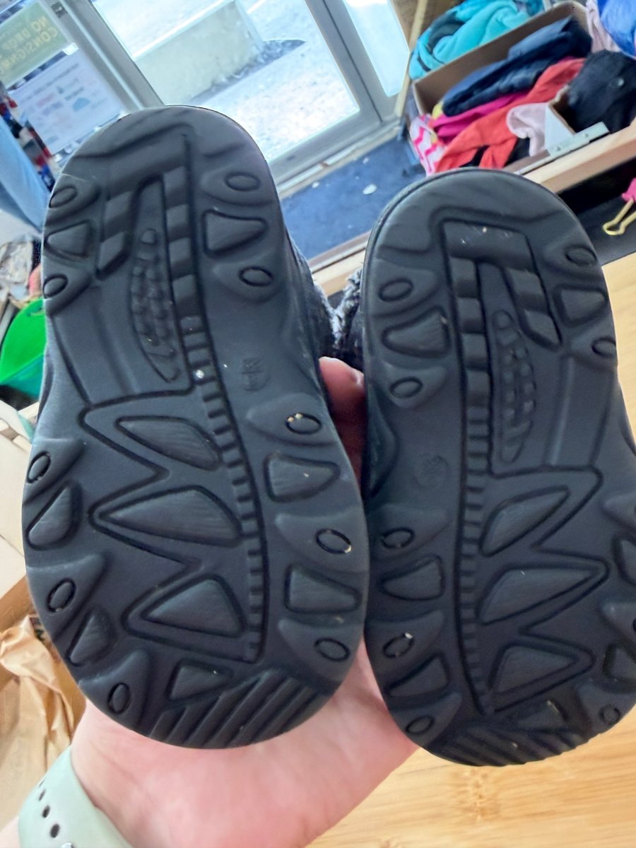 Kamik snow Boots – 6 | Orchid Star Print, Like New - Nest and Sprout-Consignment