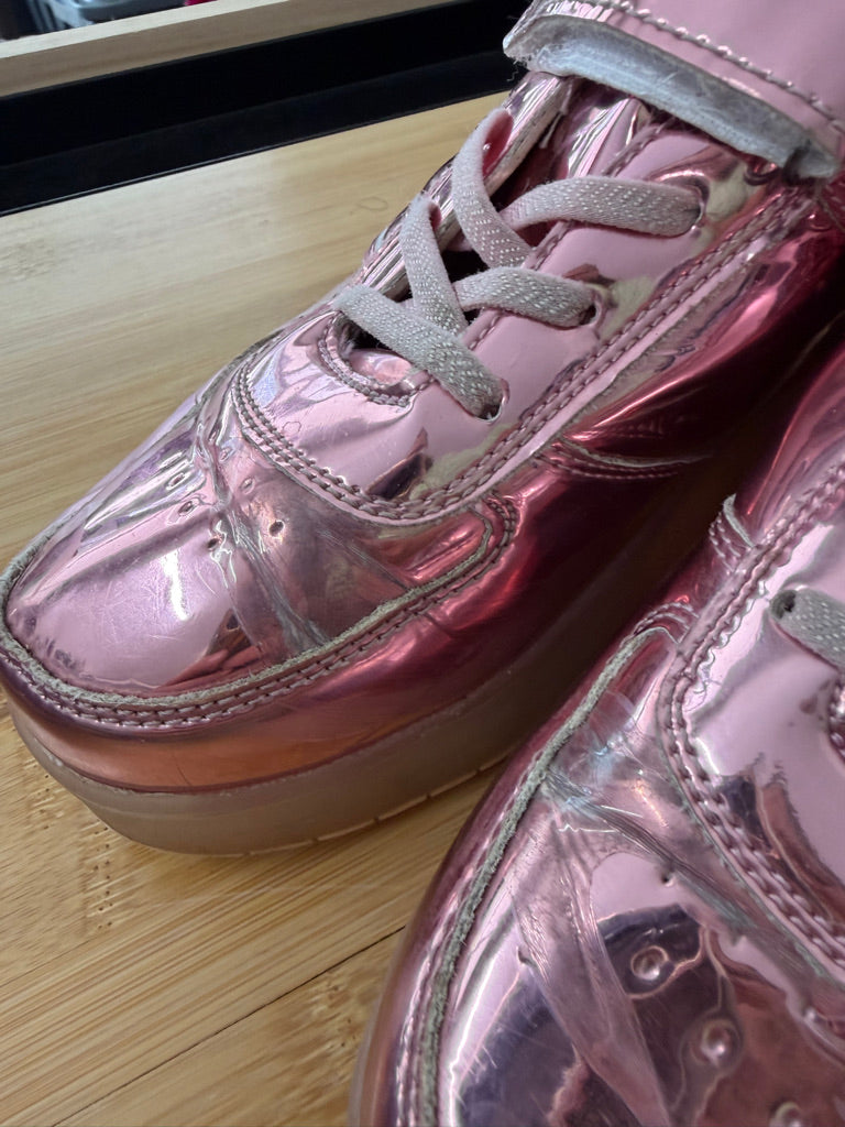 XBH Heeled Wheel Shoes – EU 38 (US 6) | Metallic Pink | Play