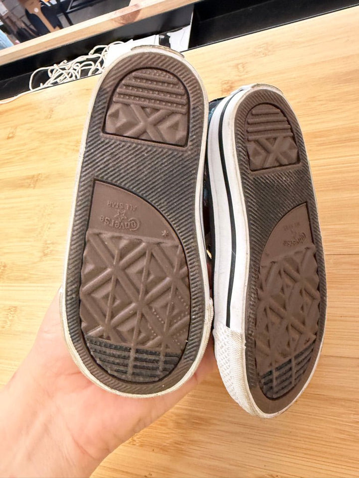 Converse All Star High Tops – 7 (EU 23) | Velcro & Elastic Lace Excellent - Nest and Sprout-Consignment