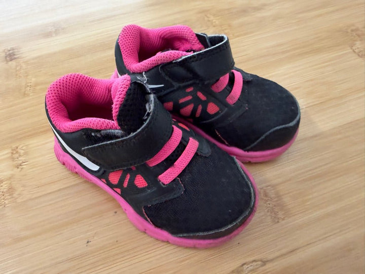 Nike Flex Supreme TR4 Runners – 5 | Hot Pink & Black - Nest and Sprout-Consignment