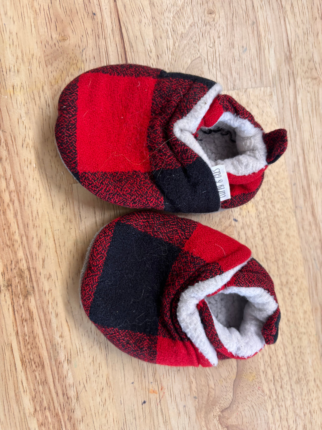 Curly & Cus Slipper Booties – Size 3-6M Buffalo Plaid