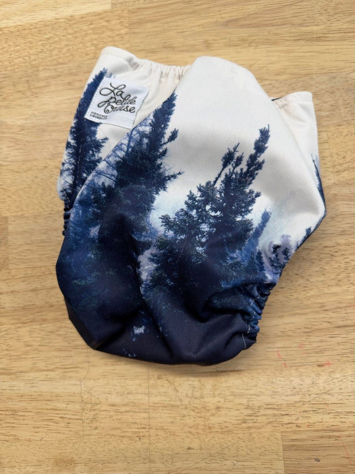 La Petite Ourse Pocket Cloth Diaper | Mountain Scene Velcro White Microsuede - Nest and Sprout - Consignment
