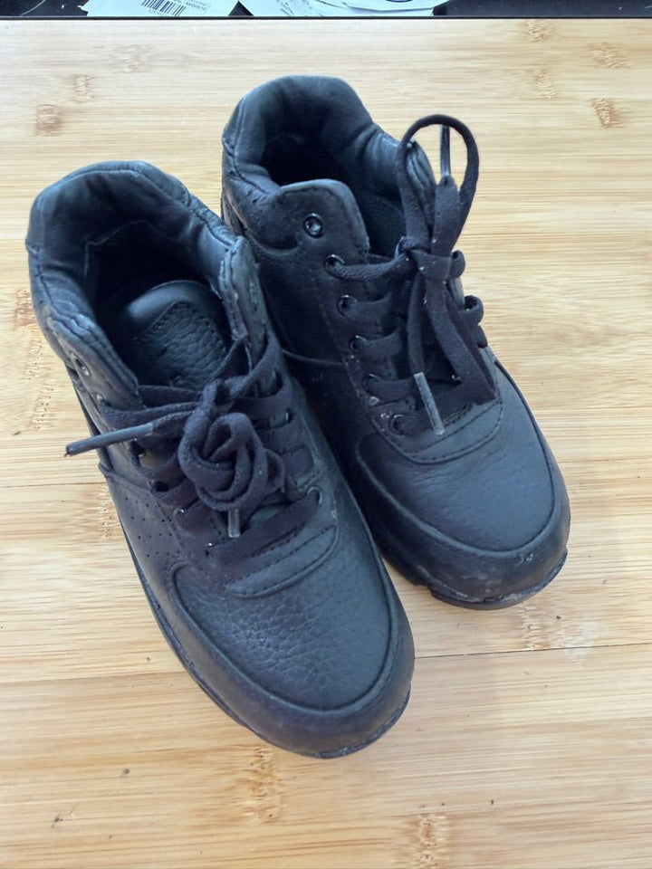 Nike Goadome Waterproof Shoe – 10 | Black Lace-Up Full Grain Leather - Nest and Sprout-Consignment