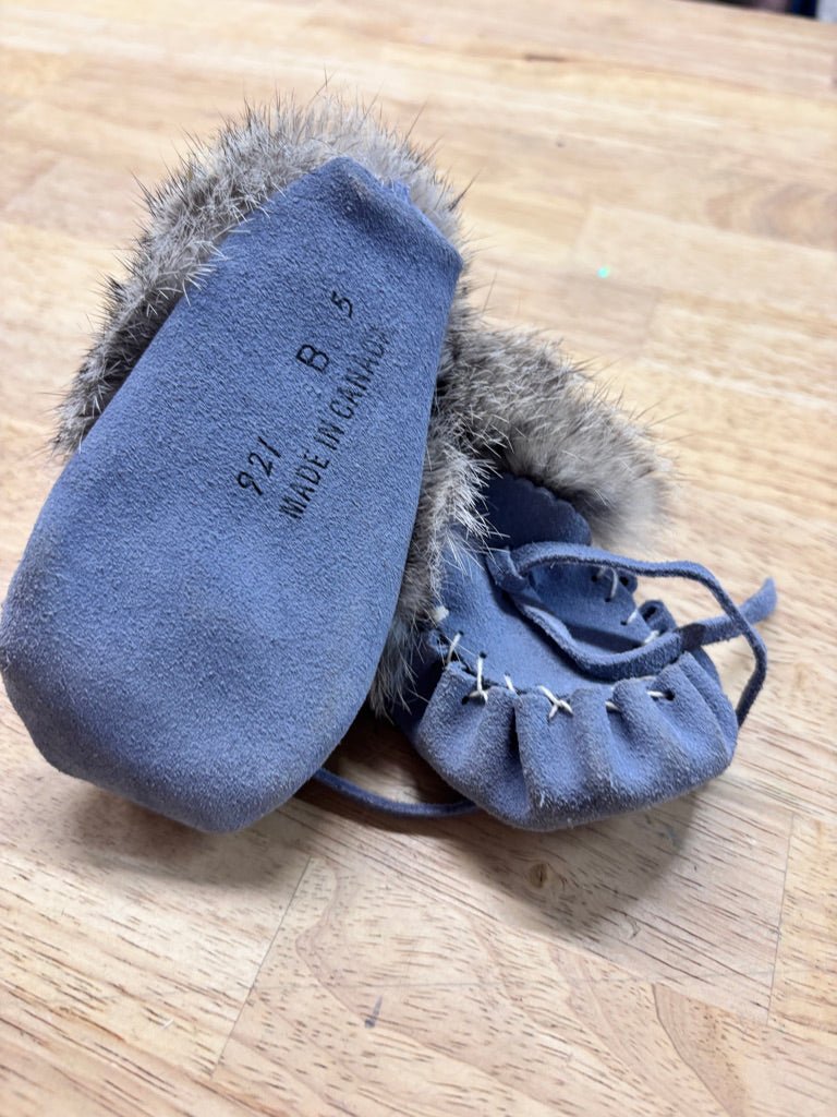 Canadian Made Fur Moccasins – Size B6 - Nest and Sprout - Consignment