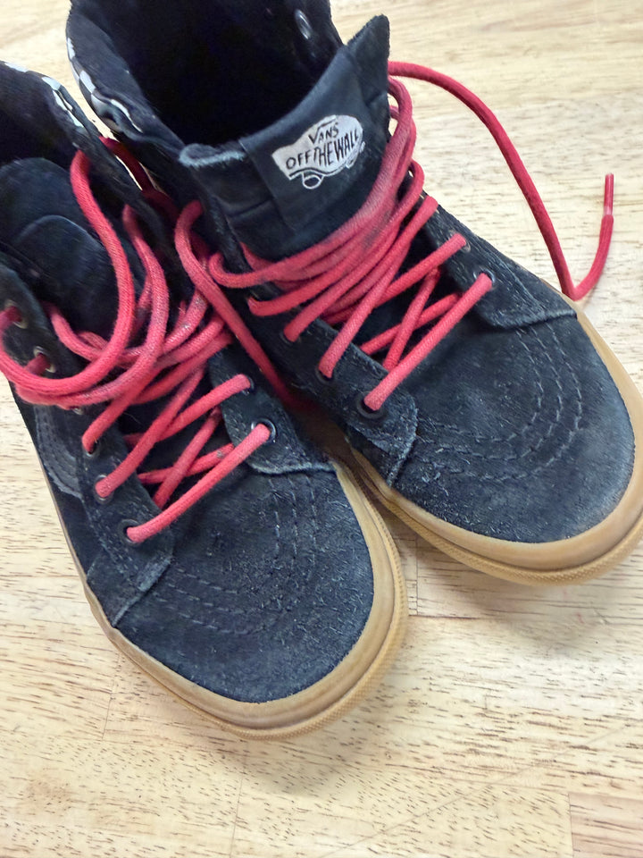 Vans High Tops – 11 | Black | Red Laces