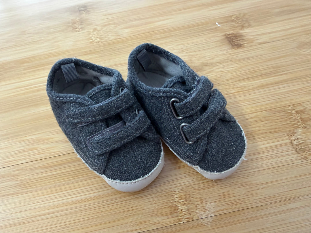 Baby Gap Soft Sneaker – 6–12M
