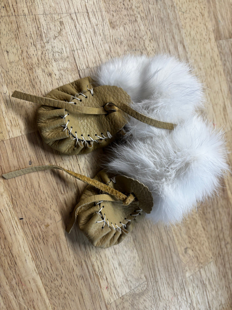 Handmade Moccasins Beige Fur Made in Canada | Size B3