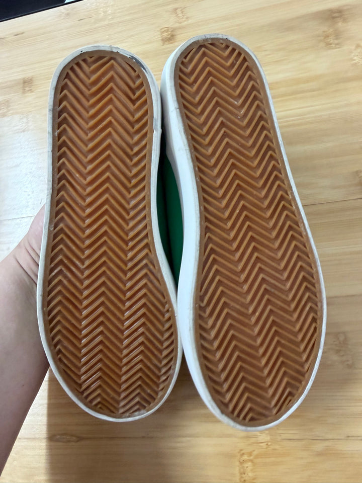 Bebo Canvas Shoe – Junior 2 | Green Curly Laces
