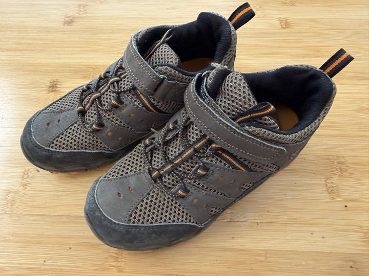 Outdoor Shoe – Youth 2 | Brown | Play - Nest and Sprout-Consignment