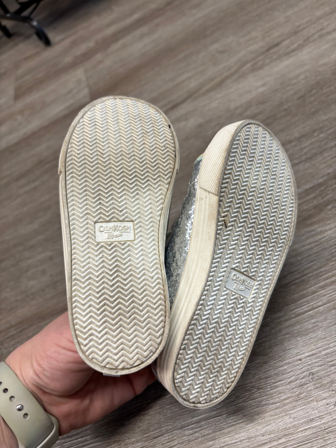 OshKosh Sparkle Elastic Lace Sneakers | Size 9