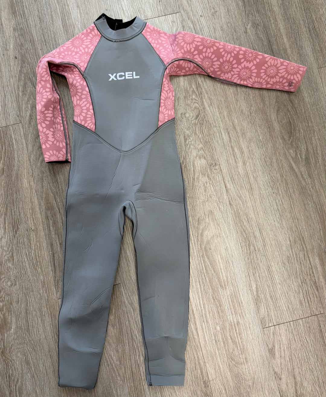 Xcel Wetsuit – 4 | Dusty Pink & Grey
