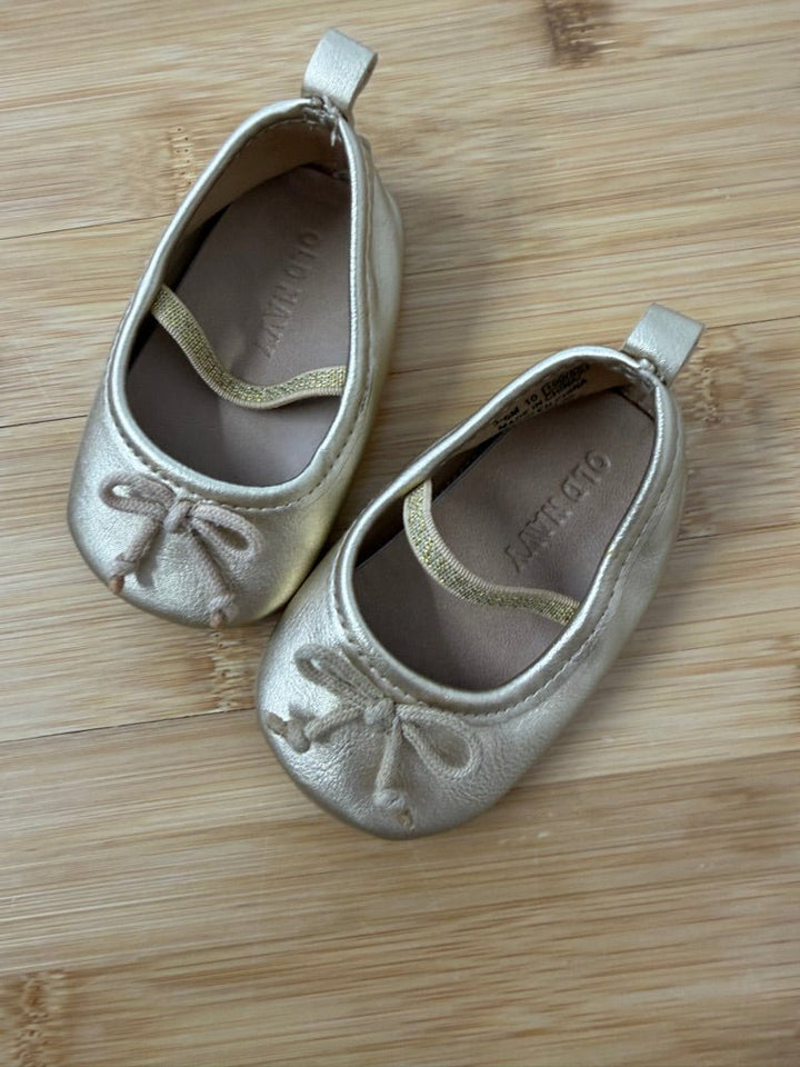 The Children's Place Gold Moccasin Slippers – 3–6M - Nest and Sprout-Consignment