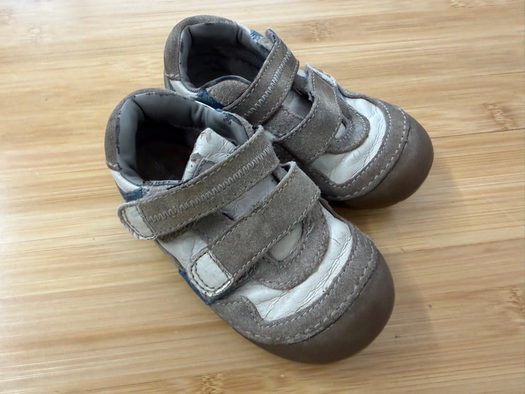 Skechers Barefoot Style Velcro Shoes – 7 (EU 23) | Soft Flexible | Play - Nest and Sprout-Consignment