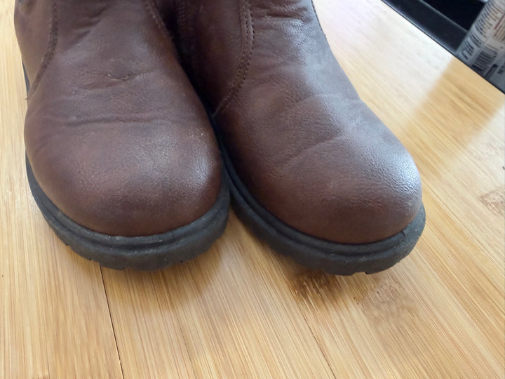 Daclay Chelsea Boots – 30 | Dark Oak Side Zipper | Play