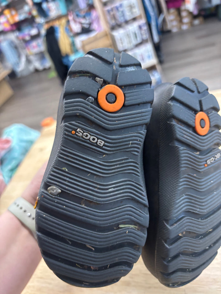 Bogs Neoprene Rain Boots – Blue Floral / Black | Size 7