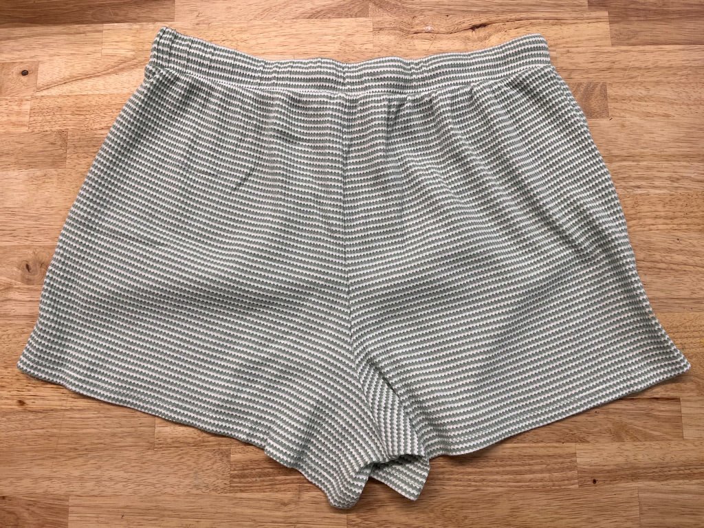 Voglo Maternity Waffle Knit Shorts – Size XL - Nest and Sprout - Consignment