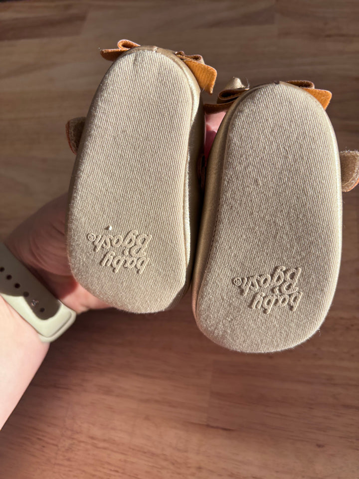 OshKosh Slippers (Size 2)