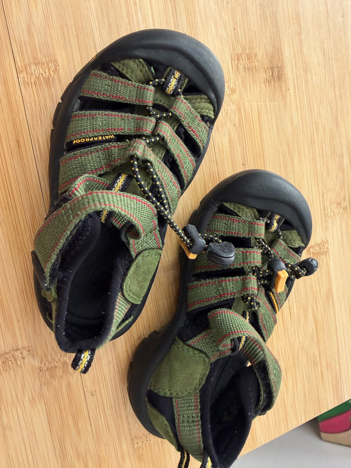 Keen Closed Toe Water Sandal – 10 | Green