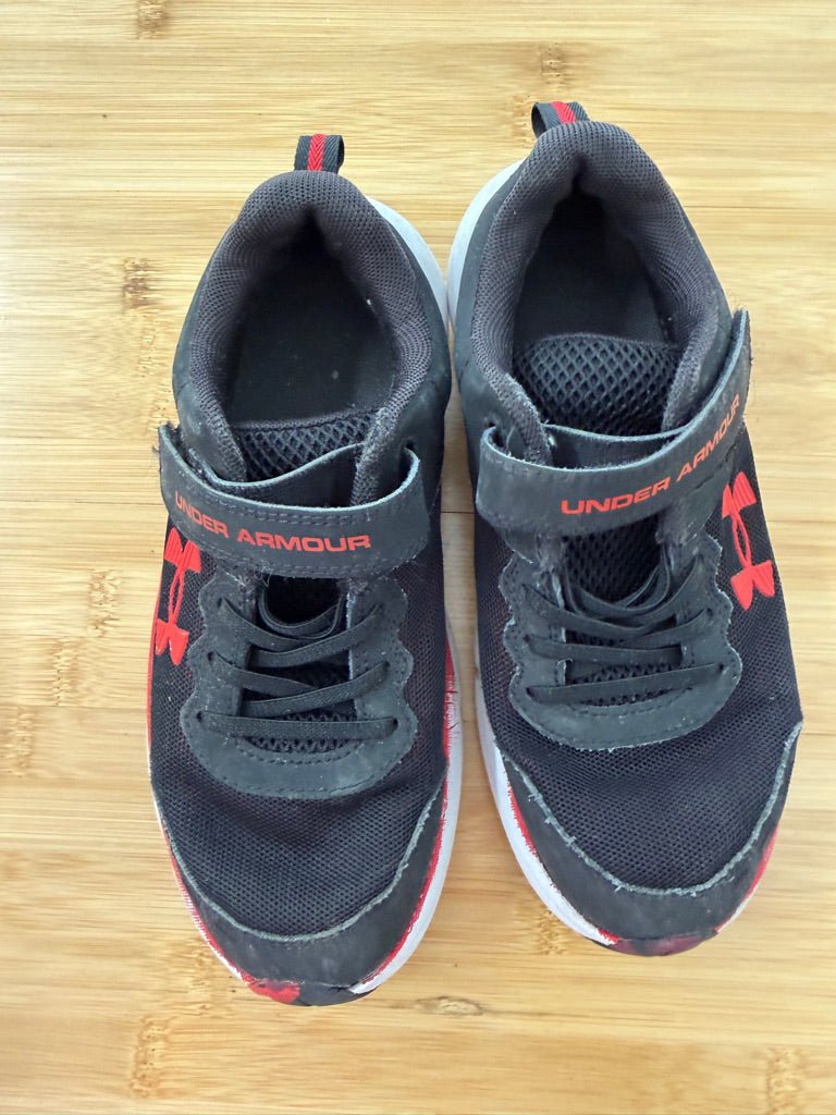 Under Armour Velcro Sneakers – Youth 3 | Black | Play - Nest and Sprout-Consignment