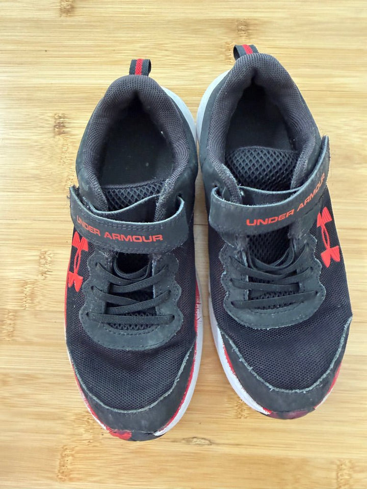 Under Armour Velcro Sneakers – Youth 3 | Black | Play - Nest and Sprout-Consignment