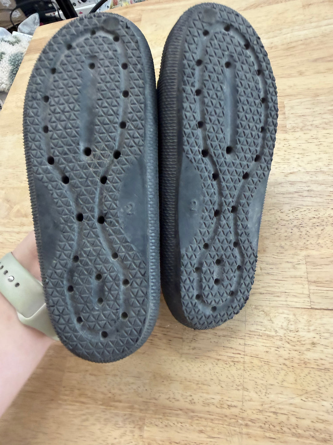 The Children's Place Slides – Junior 2 | Black
