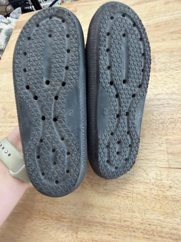 The Children's Place Slides – Junior 2 | Black