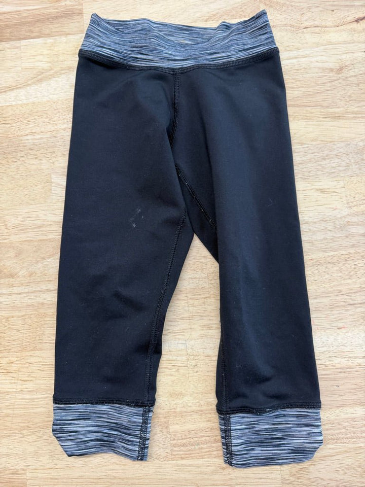 Triple Flip Capri Leggings – 4Y Est. | Black Heathered Grey Edging - Nest and Sprout - Consignment