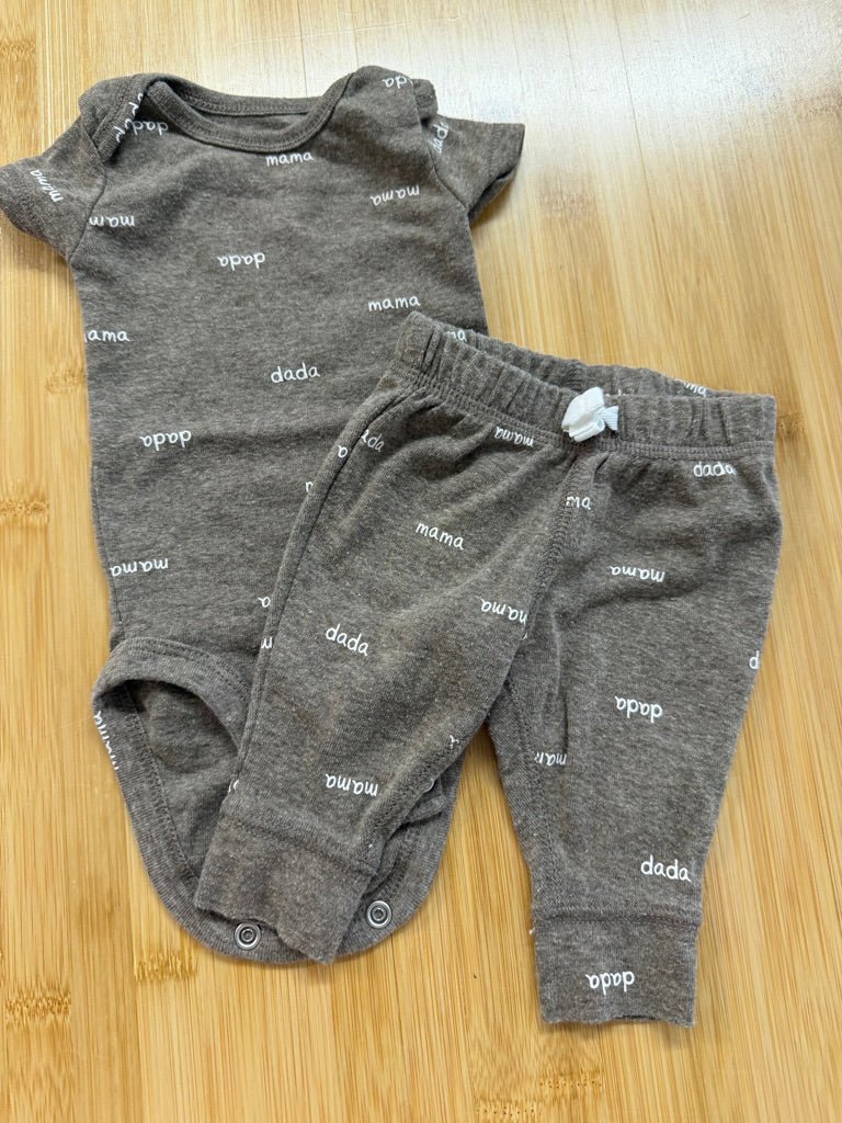 Carter's Two-Piece Set – Newborn | Brown Mama & Dad Allover Print Short Sleeve Bodysuit & Leggings - Nest and Sprout-Consignment