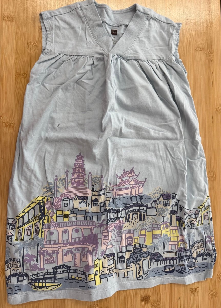 Tea Collection Dress – 6 | Light Blue Cityscape Hemline Print - Nest and Sprout-Consignment