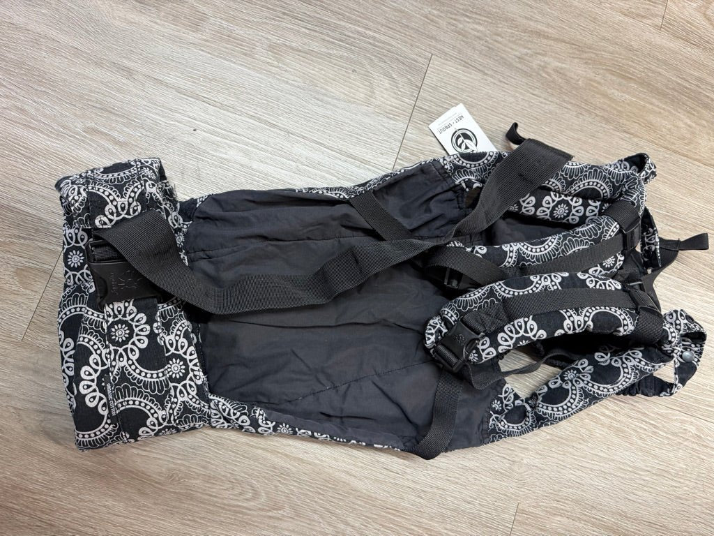 Ergobaby Carrier – Petunia Pickle Bottom Print | Black All-Over Print with Hood - Nest and Sprout-Consignment