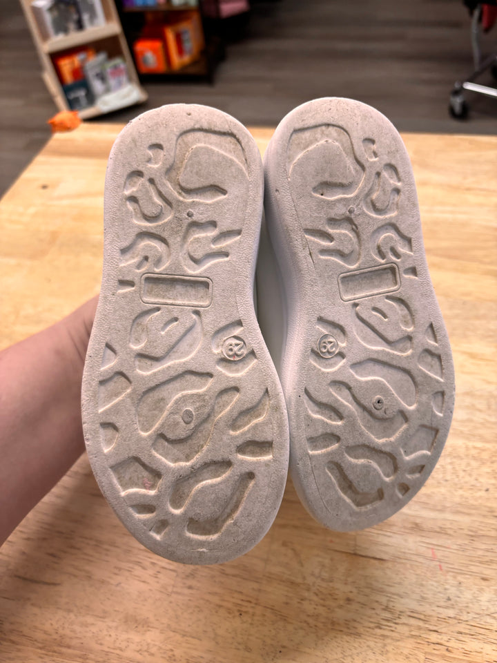 Strawberry Sneakers – OS