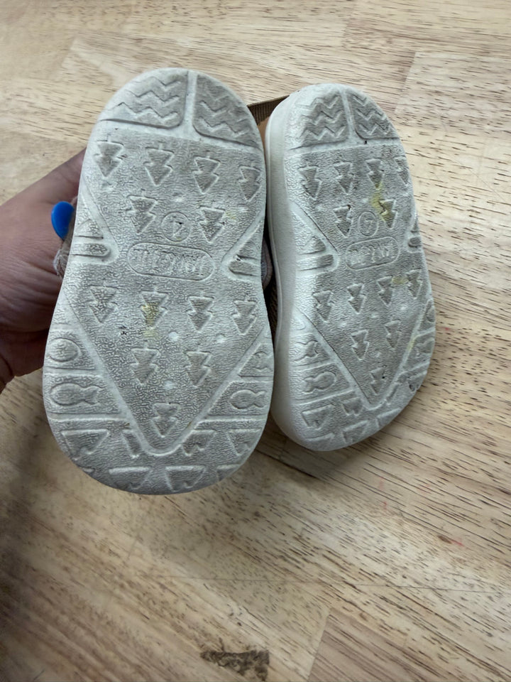 Jan & Jul Bear Mini Flyer Shoes – 4 | Minimal Wear