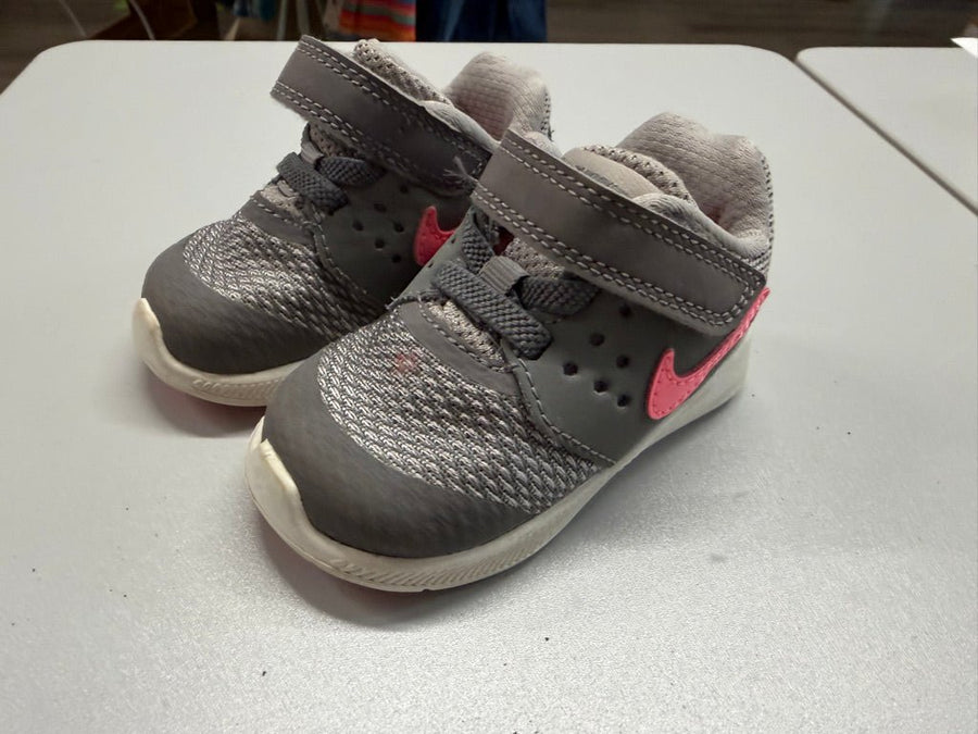 Nike Runners – 3 | Grey & Pink Logo - Nest and Sprout - Consignment