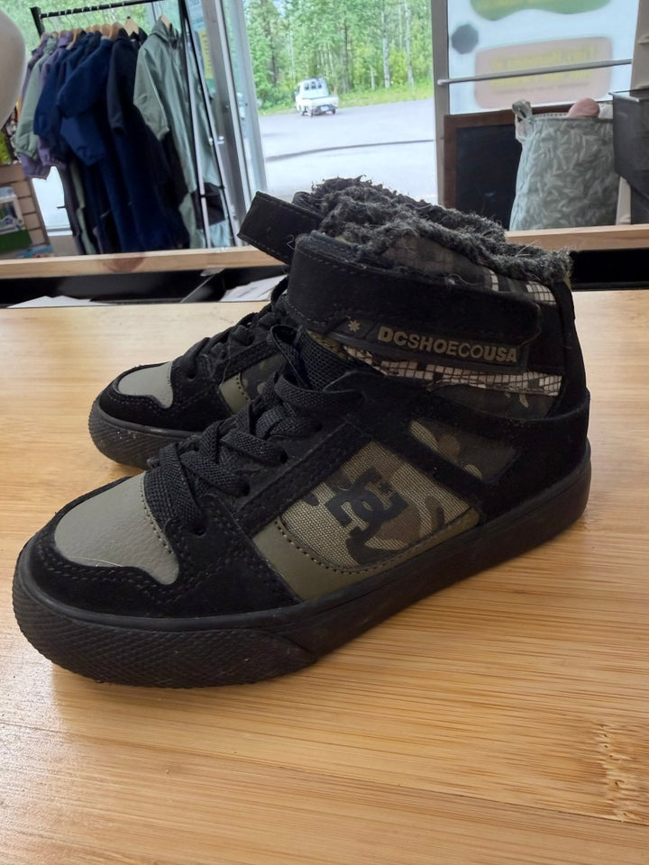 DC High-Top Camo Shoes – 11 | Velcro & Elastic Lace - Nest and Sprout-Consignment