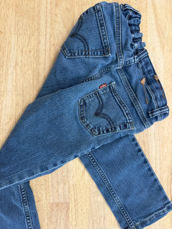 Levi's Straight Leg Jeans – 5 | Medium Wash Elastic Waist Light Knee Wear - Nest and Sprout-Consignment