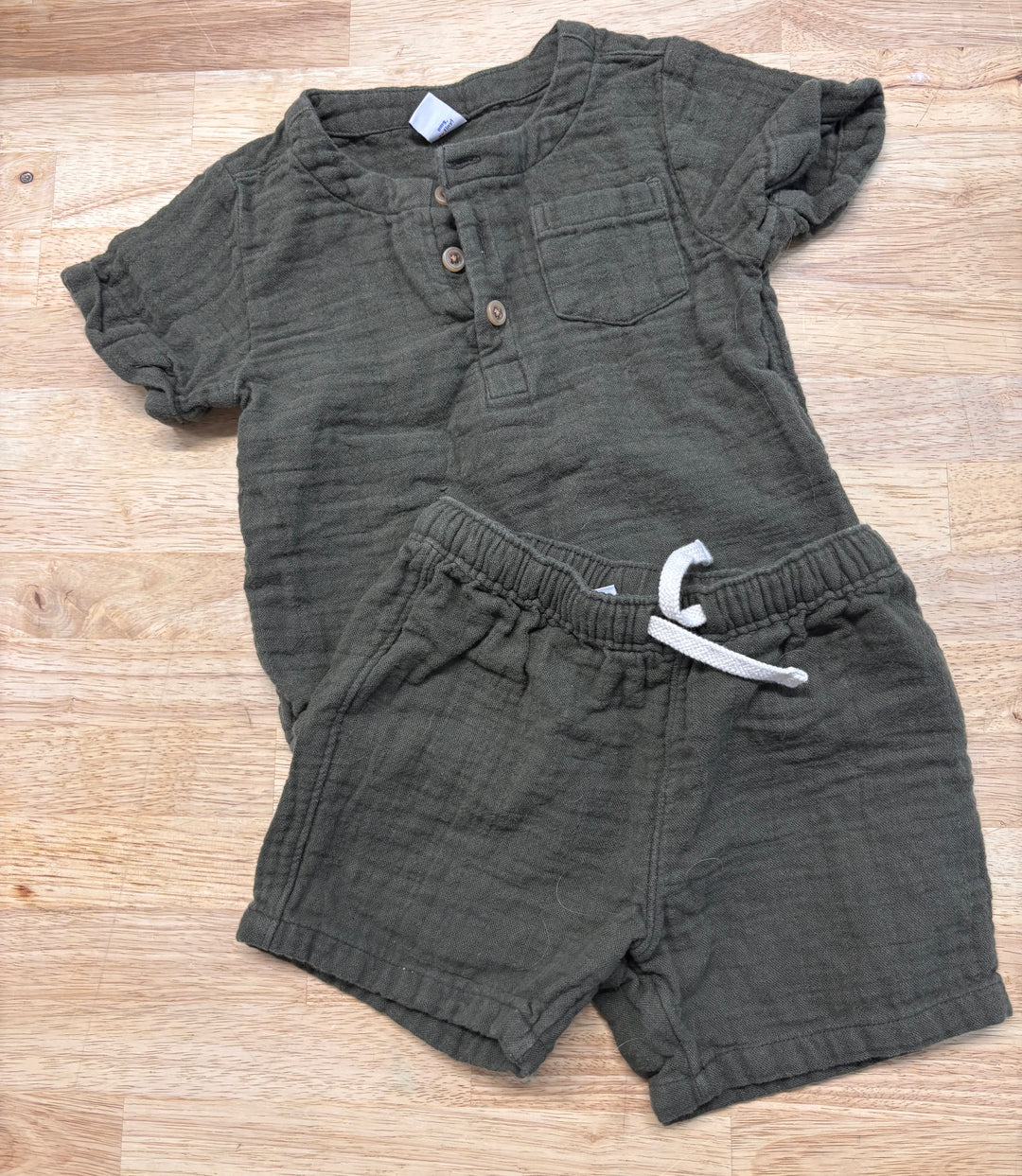 Old Navy Two-Piece Muslin Set – 18–24M Green