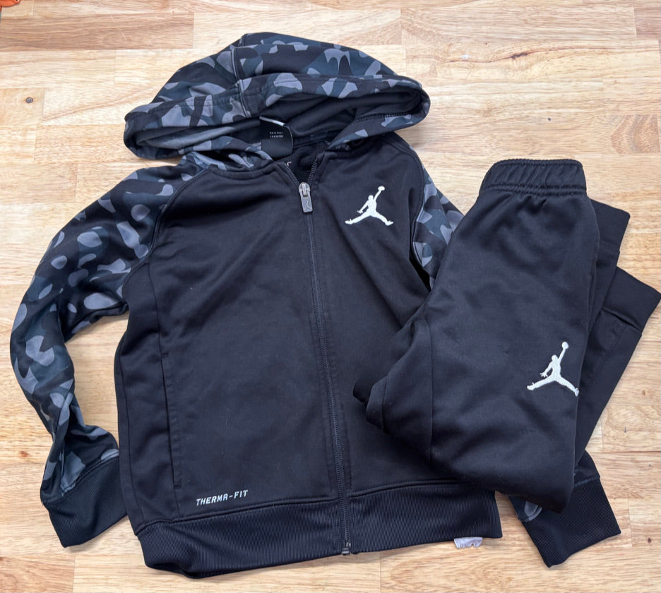 Air Jordan Therma Fit Set – Size 4–5Y (Camo Black)