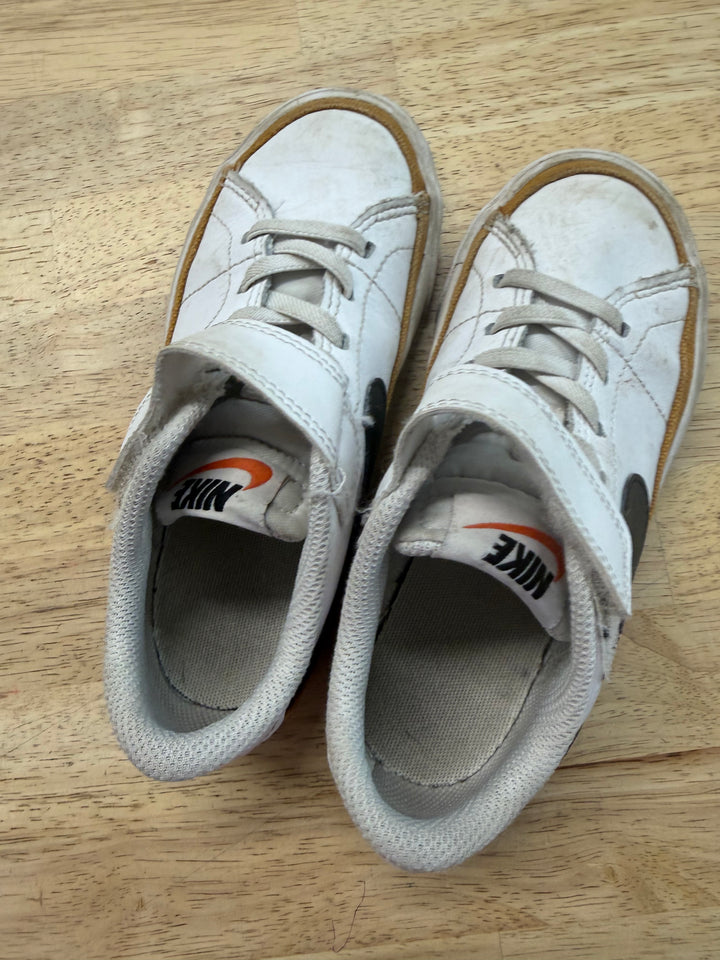 Nike White Sneaker – 11 | Play