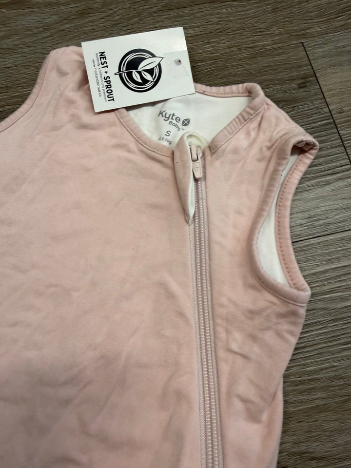 Kyte Baby Light Pink Sleep Sack – S (0–6M) | 0.5 Tog | Play - Nest and Sprout-Consignment