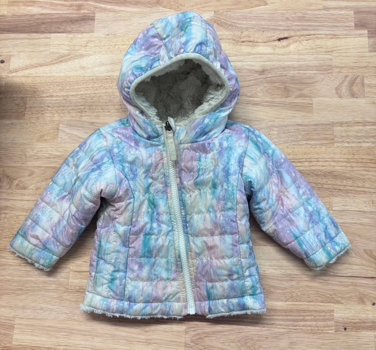 The North Face Reversible Mossbud Jacket – Size 12M – Pink & Purple Watercolour - Nest and Sprout-Consignment
