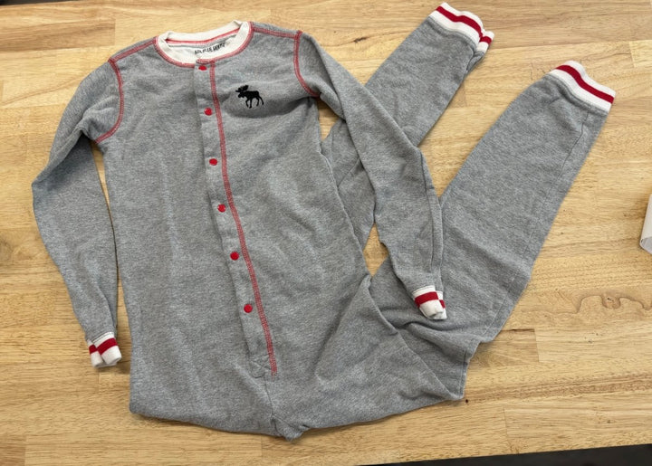 Little Blue House by Hatley Sleeper – Size 8 | Grey One - Piece imperfect - Nest and Sprout - Consignment