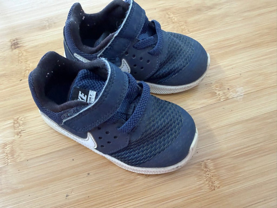 Nike Navy Runners – 6 - Nest and Sprout-Consignment