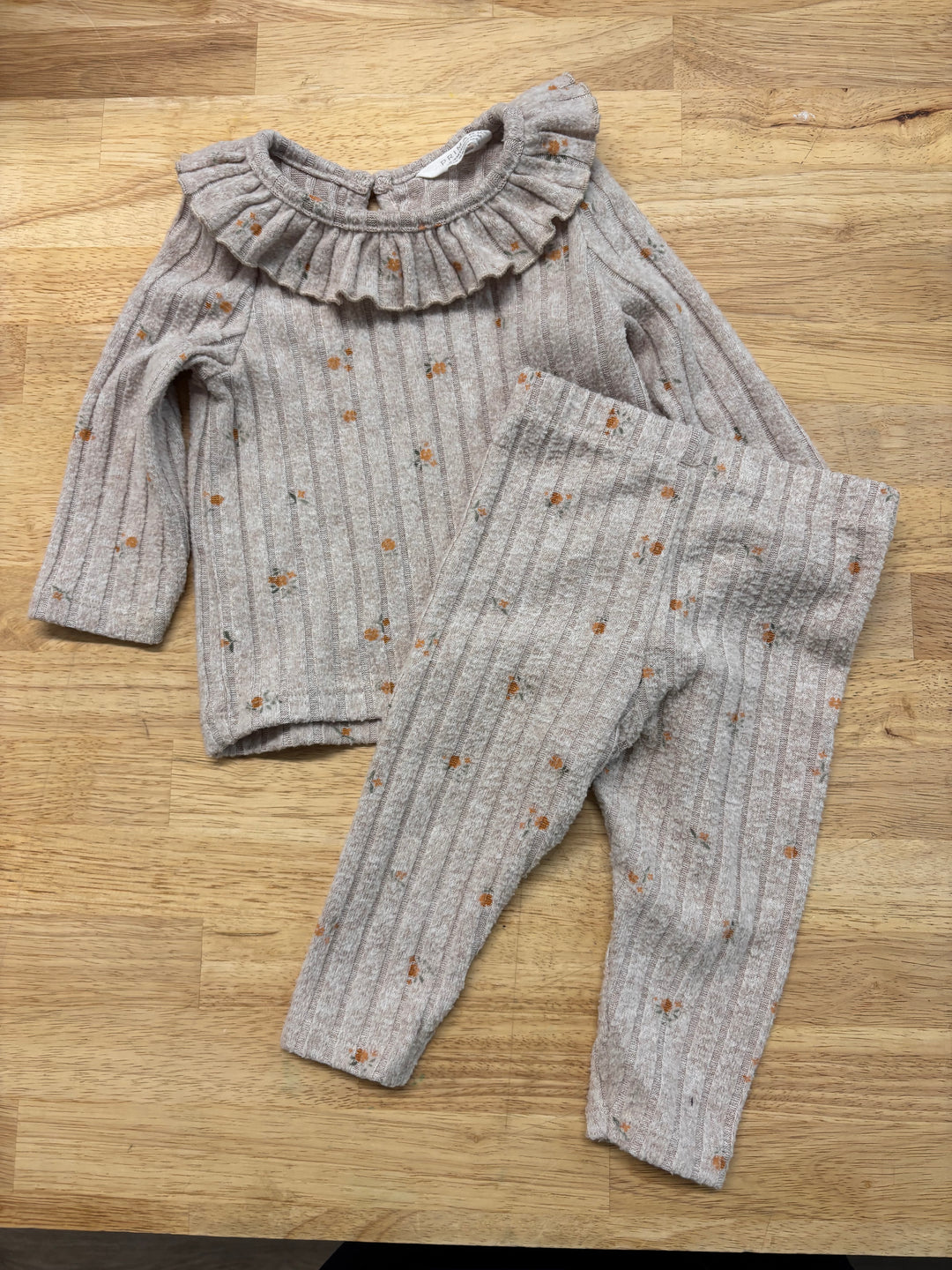 Primark Set – 6-9M Ribbed Oatmeal Floral
