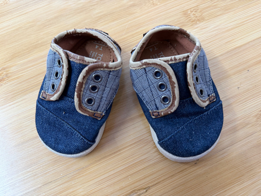 TOMS Sneakers – T4 (Toddler 4) | Play