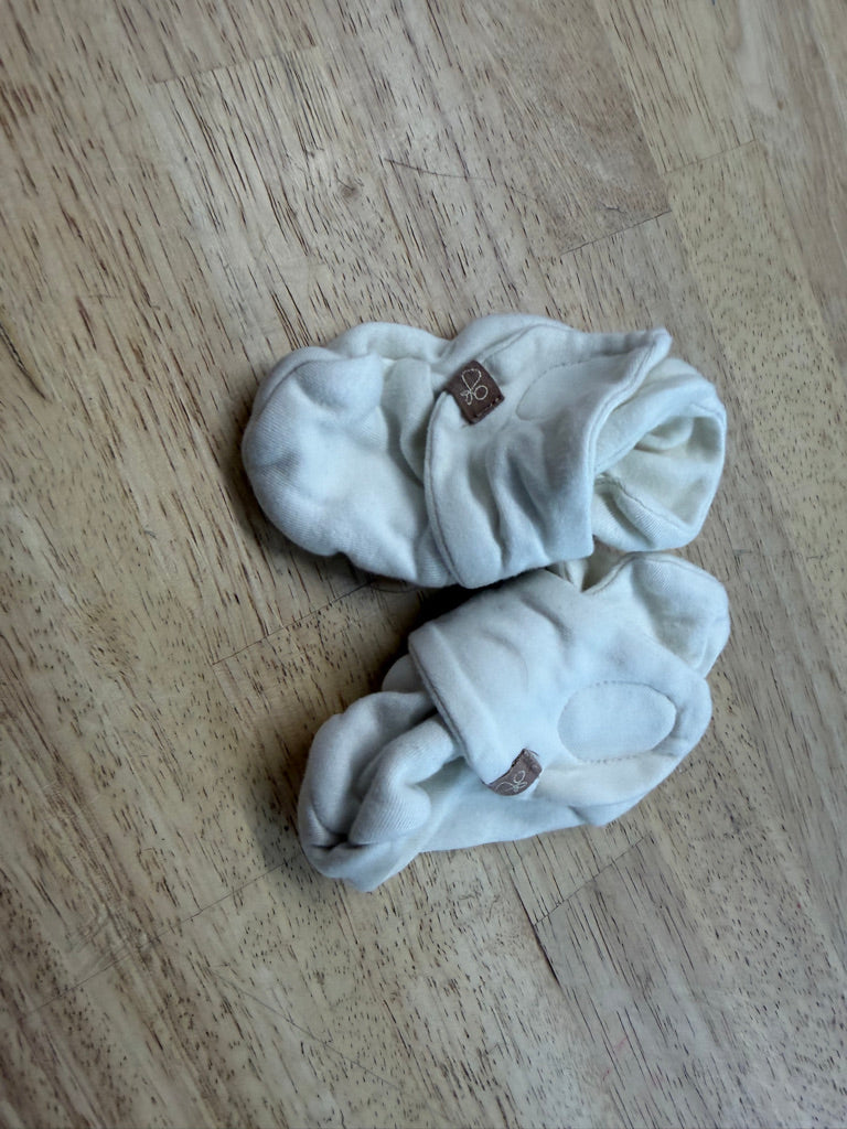 Goumi Velcro Booties – 3–6M | Cream