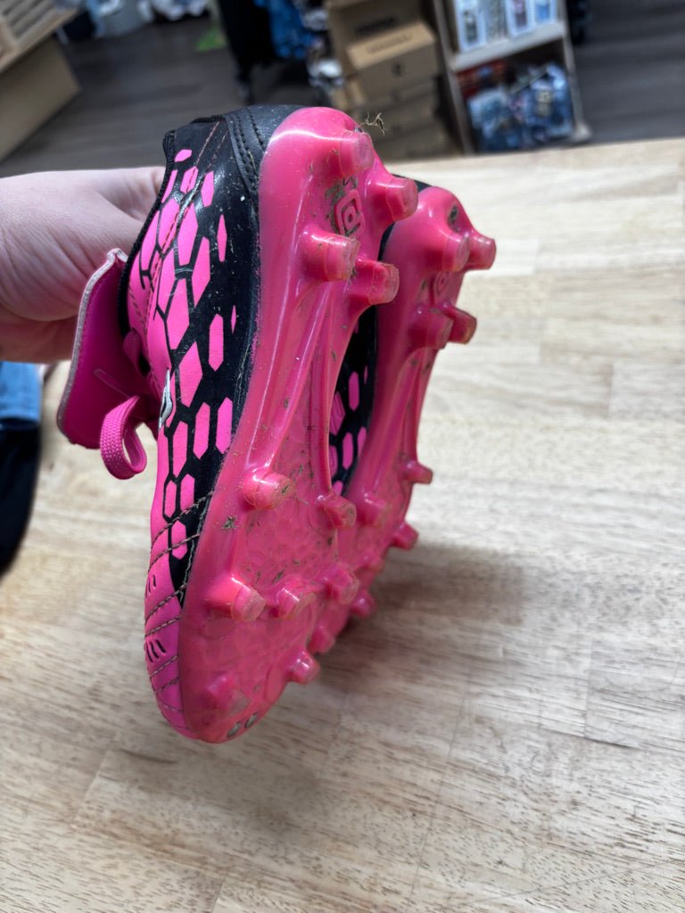 Dream Pairs Pink Soccer Cleats | Size 13 - Nest and Sprout - Consignment