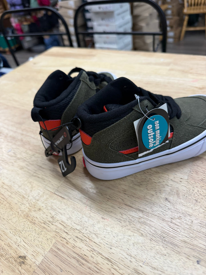 Airwalk Lace Up Shoes – 12 | Green | NWT