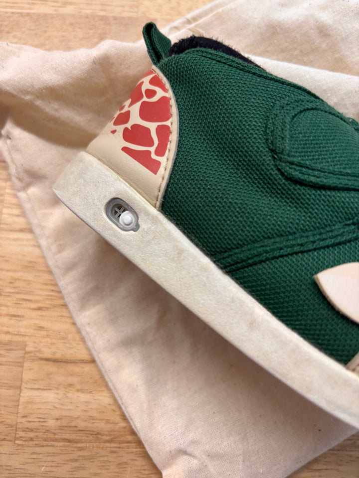 Ikiki Giraffe Shoes – Size 8 Squeaky Shoes