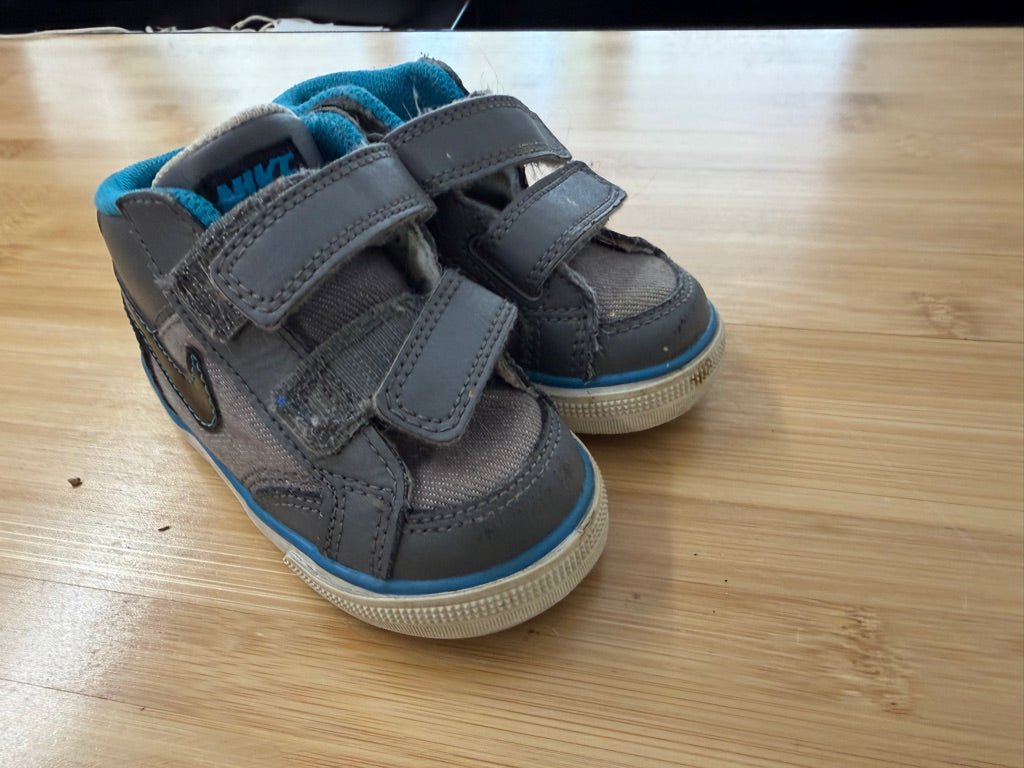 Nike Ankle High-Top Velcro Sneakers – 5 (EU 21) | Grey & Blue | Play - Nest and Sprout-Consignment