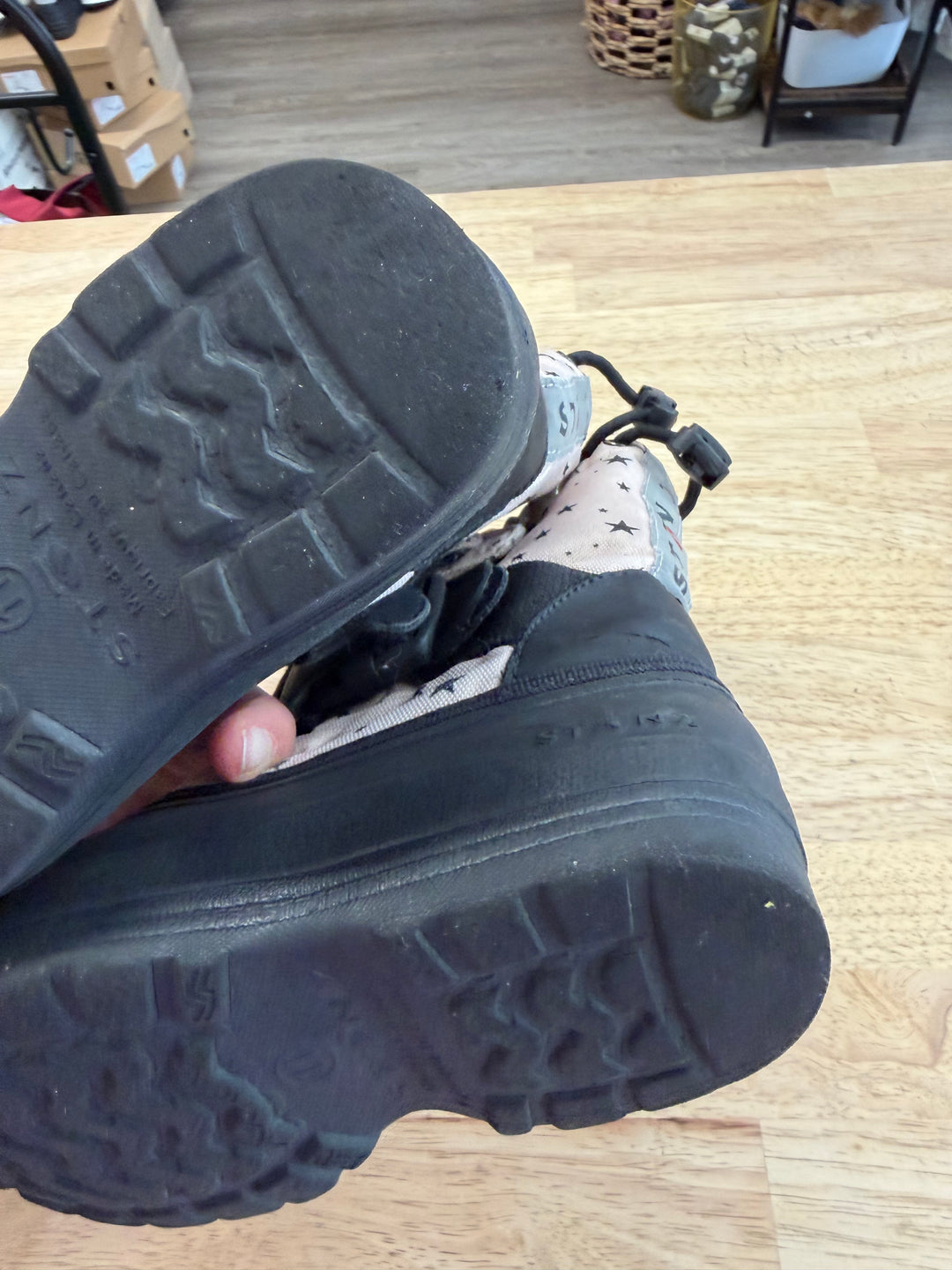 Stonz Winter Boots – 11 | Dusty Pink | Black Stars | Buckle Clasp and Velcro